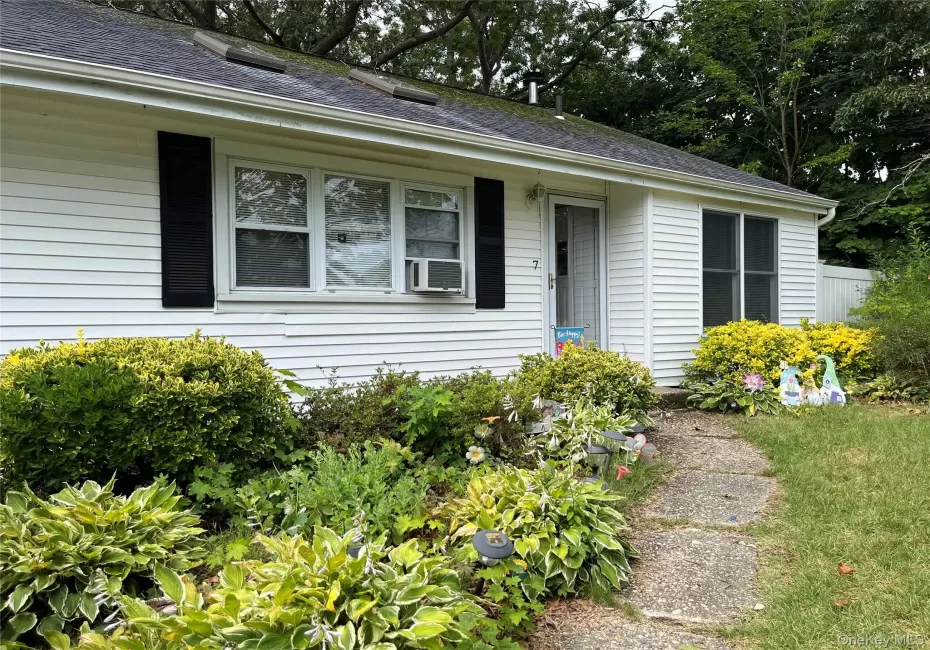 7 Squires Avenue, Brookhaven, NY, 3 Bedrooms Bedrooms, 9 Rooms Rooms,2 BathroomsBathrooms,Residential,For Rent,Squires,0,1016408 7 Squires Avenue, Brookhaven, NY, 3 Bedrooms Bedrooms, 9 Rooms Rooms,2 BathroomsBathrooms,Residential,For Rent,Squires,0,1016408
