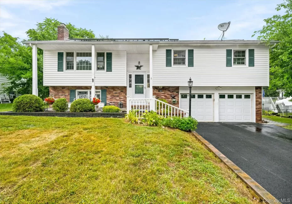 Welcome to 32 Clintonwood Drive Welcome to 32 Clintonwood Drive