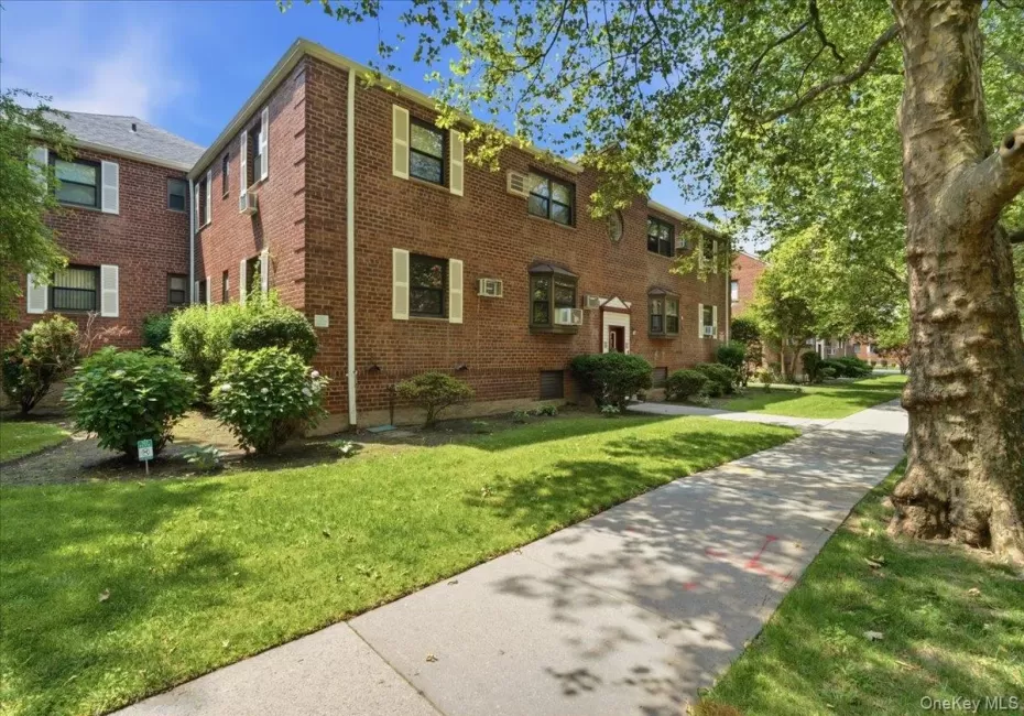 86-22 155th, New York, NY, 2 Bedrooms Bedrooms, 5 Rooms Rooms,1 BathroomBathrooms,Residential,For Rent,155th,0,1020971 86-22 155th, New York, NY, 2 Bedrooms Bedrooms, 5 Rooms Rooms,1 BathroomBathrooms,Residential,For Rent,155th,0,1020971
