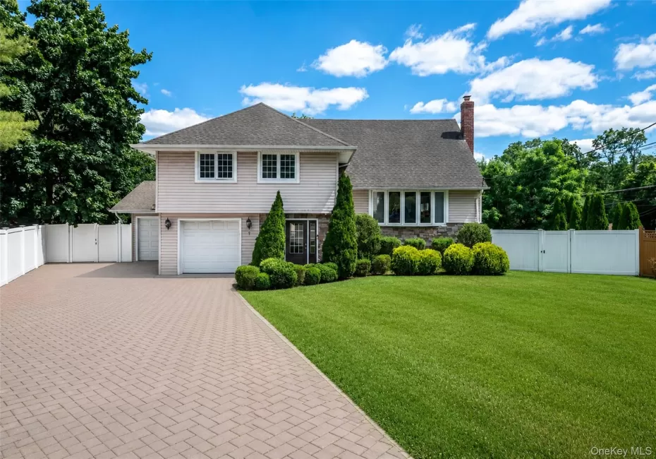 Nice paved long driveway Nice paved long driveway