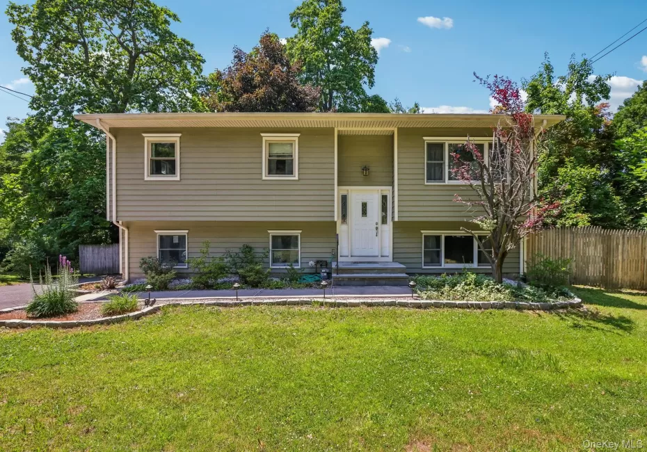 103 Old Haverstraw Road, Clarkstown, NY, 4 Bedrooms Bedrooms, 8 Rooms Rooms,2 BathroomsBathrooms,Residential,For Rent,Old Haverstraw,0,1019715 103 Old Haverstraw Road, Clarkstown, NY, 4 Bedrooms Bedrooms, 8 Rooms Rooms,2 BathroomsBathrooms,Residential,For Rent,Old Haverstraw,0,1019715