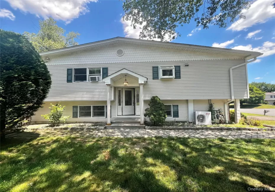 21 Vailshire Circle, Clarkstown, NY, 3 Bedrooms Bedrooms, 7 Rooms Rooms,2 BathroomsBathrooms,Residential,For Rent,Vailshire,0,1021774 21 Vailshire Circle, Clarkstown, NY, 3 Bedrooms Bedrooms, 7 Rooms Rooms,2 BathroomsBathrooms,Residential,For Rent,Vailshire,0,1021774