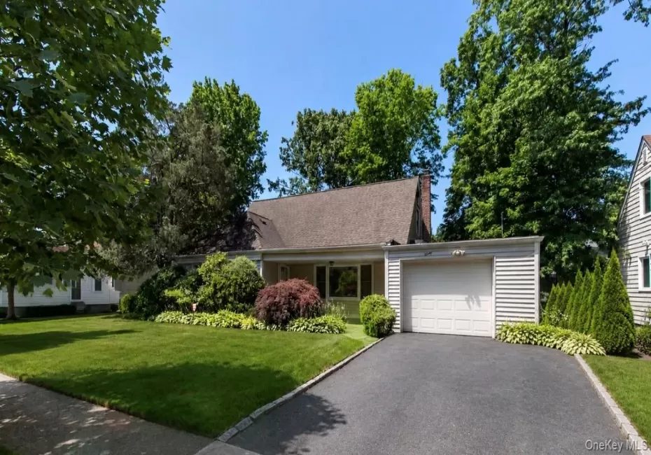20 RAMSEY Road, North Hempstead, NY, 4 Bedrooms Bedrooms, 8 Rooms Rooms,2 BathroomsBathrooms,Residential,For Rent,RAMSEY,0,1021666 20 RAMSEY Road, North Hempstead, NY, 4 Bedrooms Bedrooms, 8 Rooms Rooms,2 BathroomsBathrooms,Residential,For Rent,RAMSEY,0,1021666