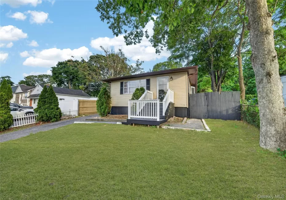 28 Roslyn Avenue, Brookhaven, NY, 3 Bedrooms Bedrooms, 7 Rooms Rooms,3 BathroomsBathrooms,Residential,For Rent,Roslyn,0,1022211 28 Roslyn Avenue, Brookhaven, NY, 3 Bedrooms Bedrooms, 7 Rooms Rooms,3 BathroomsBathrooms,Residential,For Rent,Roslyn,0,1022211