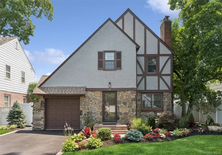 20 Beverly Parkway, Hempstead, NY, 3 Bedrooms Bedrooms, 8 Rooms Rooms,2 BathroomsBathrooms,Residential,For Rent,Beverly,0,1019468 20 Beverly Parkway, Hempstead, NY, 3 Bedrooms Bedrooms, 8 Rooms Rooms,2 BathroomsBathrooms,Residential,For Rent,Beverly,0,1019468