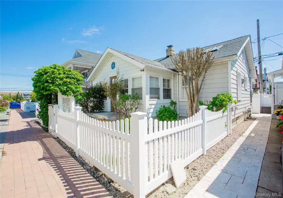 16 June Walk, Long Beach, NY, 3 Bedrooms Bedrooms, 6 Rooms Rooms,1 BathroomBathrooms,Residential Lease,For Rent,June,0,1022321 16 June Walk, Long Beach, NY, 3 Bedrooms Bedrooms, 6 Rooms Rooms,1 BathroomBathrooms,Residential Lease,For Rent,June,0,1022321