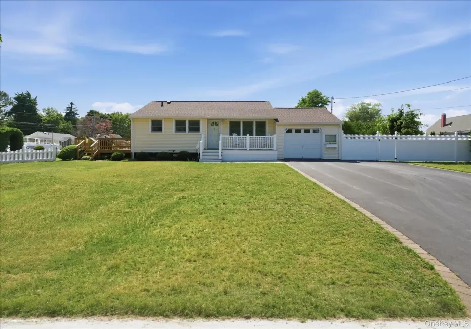154 8th Avenue, Smithtown, NY, 3 Bedrooms Bedrooms, 8 Rooms Rooms,2 BathroomsBathrooms,Residential,For Rent,8th,0,1014522 154 8th Avenue, Smithtown, NY, 3 Bedrooms Bedrooms, 8 Rooms Rooms,2 BathroomsBathrooms,Residential,For Rent,8th,0,1014522