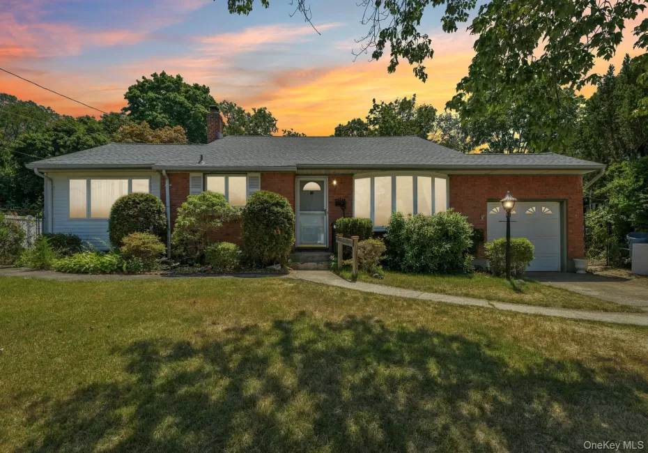 24 Oakley Drive, Huntington, NY, 4 Bedrooms Bedrooms, 9 Rooms Rooms,2 BathroomsBathrooms,Residential,For Rent,Oakley,0,1022215 24 Oakley Drive, Huntington, NY, 4 Bedrooms Bedrooms, 9 Rooms Rooms,2 BathroomsBathrooms,Residential,For Rent,Oakley,0,1022215