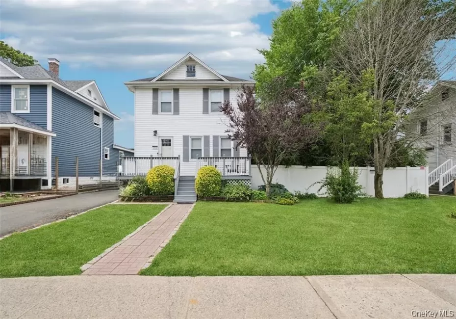 104 Park Avenue, Babylon, NY, 3 Bedrooms Bedrooms, 7 Rooms Rooms,1 BathroomBathrooms,Residential,For Rent,Park,0,1017814 104 Park Avenue, Babylon, NY, 3 Bedrooms Bedrooms, 7 Rooms Rooms,1 BathroomBathrooms,Residential,For Rent,Park,0,1017814