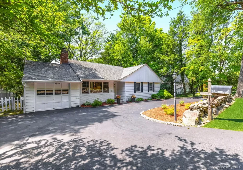 1185 Weaver Street, New Rochelle, NY, 3 Bedrooms Bedrooms, 6 Rooms Rooms,2 BathroomsBathrooms,Residential,For Rent,Weaver,0,1021246 1185 Weaver Street, New Rochelle, NY, 3 Bedrooms Bedrooms, 6 Rooms Rooms,2 BathroomsBathrooms,Residential,For Rent,Weaver,0,1021246