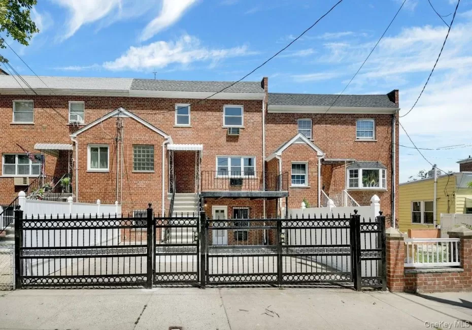 1034 Throgs Neck Expwy, New York, NY, 6 Bedrooms Bedrooms, 9 Rooms Rooms,3 BathroomsBathrooms,Residential,For Rent,Throgs Neck Expwy,0,1022026 1034 Throgs Neck Expwy, New York, NY, 6 Bedrooms Bedrooms, 9 Rooms Rooms,3 BathroomsBathrooms,Residential,For Rent,Throgs Neck Expwy,0,1022026