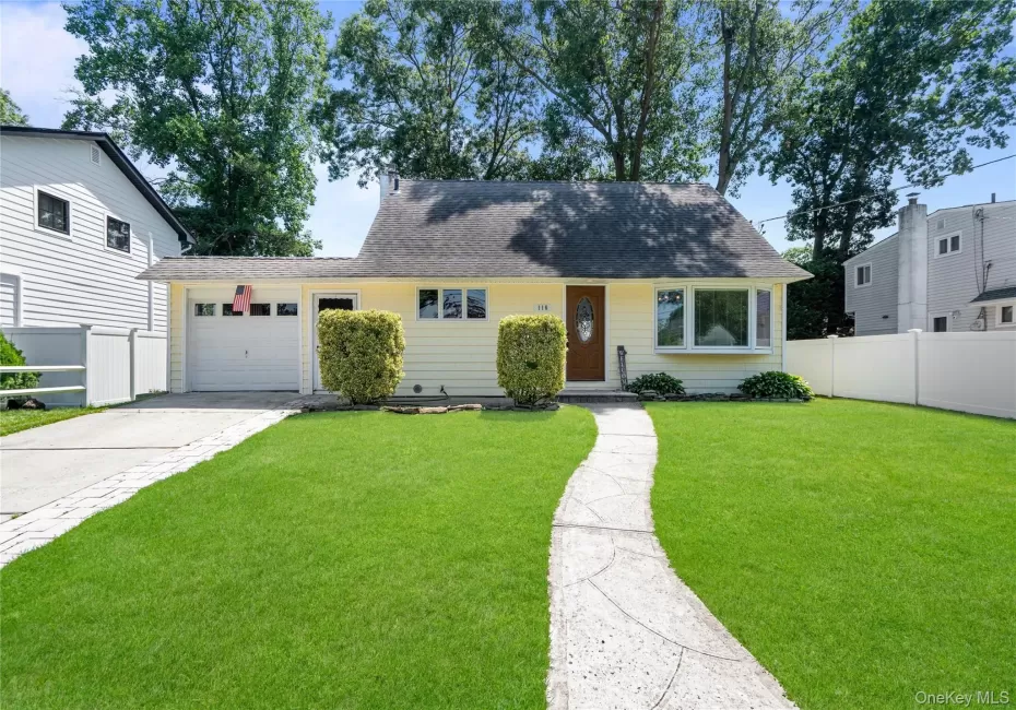 116 Spruce Street, Oyster Bay, NY, 3 Bedrooms Bedrooms, 6 Rooms Rooms,2 BathroomsBathrooms,Residential,For Rent,Spruce,0,1018702 116 Spruce Street, Oyster Bay, NY, 3 Bedrooms Bedrooms, 6 Rooms Rooms,2 BathroomsBathrooms,Residential,For Rent,Spruce,0,1018702