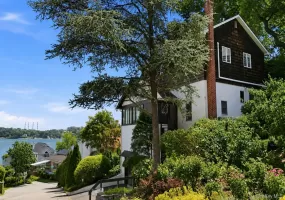 4 Bayview Drive, Huntington, NY, 4 Bedrooms Bedrooms, 9 Rooms Rooms,2 BathroomsBathrooms,Residential,For Rent,Bayview,0,1021025 4 Bayview Drive, Huntington, NY, 4 Bedrooms Bedrooms, 9 Rooms Rooms,2 BathroomsBathrooms,Residential,For Rent,Bayview,0,1021025