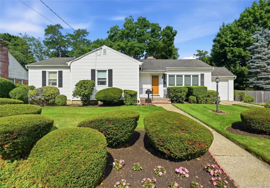 398 Ocean Avenue, Oyster Bay, NY, 3 Bedrooms Bedrooms, 6 Rooms Rooms,1 BathroomBathrooms,Residential,For Rent,Ocean,0,1021869 398 Ocean Avenue, Oyster Bay, NY, 3 Bedrooms Bedrooms, 6 Rooms Rooms,1 BathroomBathrooms,Residential,For Rent,Ocean,0,1021869