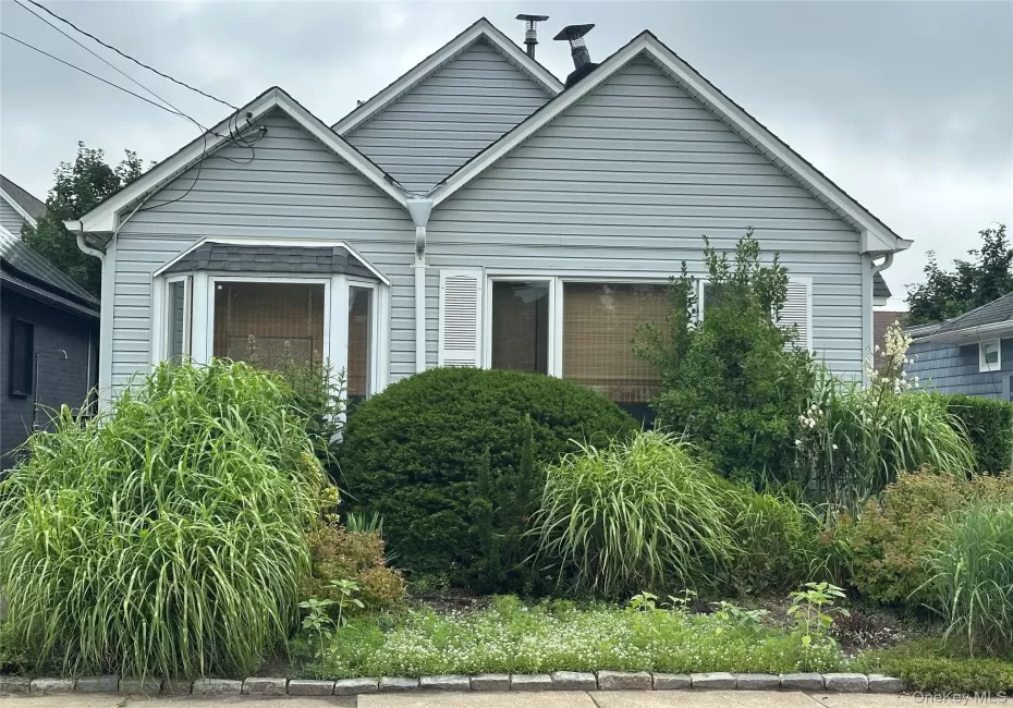 132 Coronado Street, Hempstead, NY, 3 Bedrooms Bedrooms, 6 Rooms Rooms,2 BathroomsBathrooms,Residential Lease,For Rent,Coronado,0,1022412 132 Coronado Street, Hempstead, NY, 3 Bedrooms Bedrooms, 6 Rooms Rooms,2 BathroomsBathrooms,Residential Lease,For Rent,Coronado,0,1022412