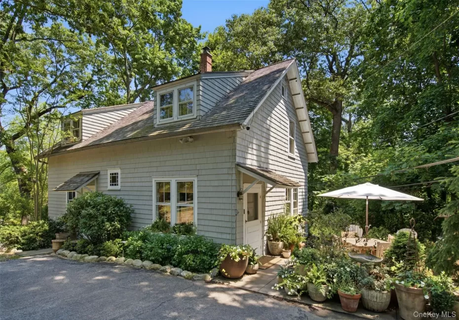 1394 Ridge Road, Oyster Bay, NY, 4 Bedrooms Bedrooms, 8 Rooms Rooms,2 BathroomsBathrooms,Residential Lease,For Rent,Ridge Road,0,1022510 1394 Ridge Road, Oyster Bay, NY, 4 Bedrooms Bedrooms, 8 Rooms Rooms,2 BathroomsBathrooms,Residential Lease,For Rent,Ridge Road,0,1022510