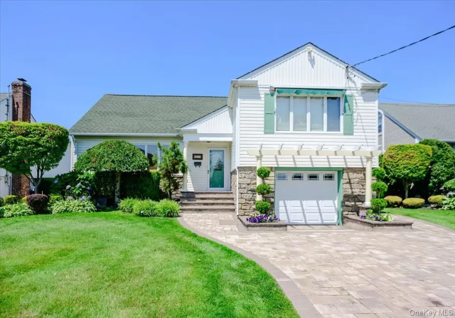 311 Blackheath Road, Hempstead, NY, 3 Bedrooms Bedrooms, 8 Rooms Rooms,2 BathroomsBathrooms,Residential,For Rent,Blackheath,0,1021595 311 Blackheath Road, Hempstead, NY, 3 Bedrooms Bedrooms, 8 Rooms Rooms,2 BathroomsBathrooms,Residential,For Rent,Blackheath,0,1021595