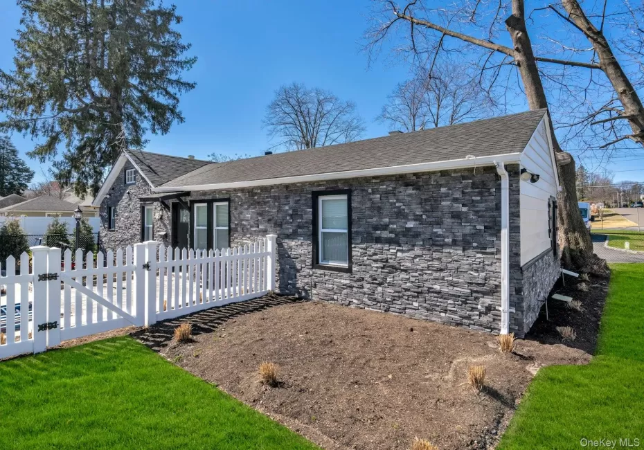 25 Miller Street, Glen Cove, NY, 2 Bedrooms Bedrooms, 4 Rooms Rooms,1 BathroomBathrooms,Residential Lease,For Rent,Miller,0,1019660 25 Miller Street, Glen Cove, NY, 2 Bedrooms Bedrooms, 4 Rooms Rooms,1 BathroomBathrooms,Residential Lease,For Rent,Miller,0,1019660