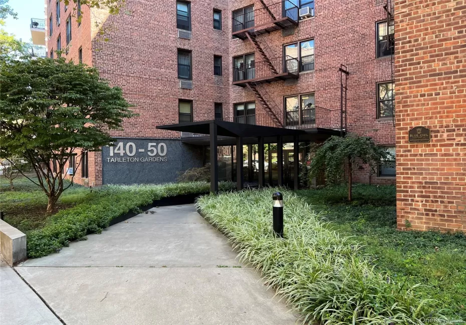 14050 Burden Crescent, New York, NY, 3 Rooms Rooms,1 BathroomBathrooms,Residential,For Rent,Burden Crescent,0,1022855 14050 Burden Crescent, New York, NY, 3 Rooms Rooms,1 BathroomBathrooms,Residential,For Rent,Burden Crescent,0,1022855
