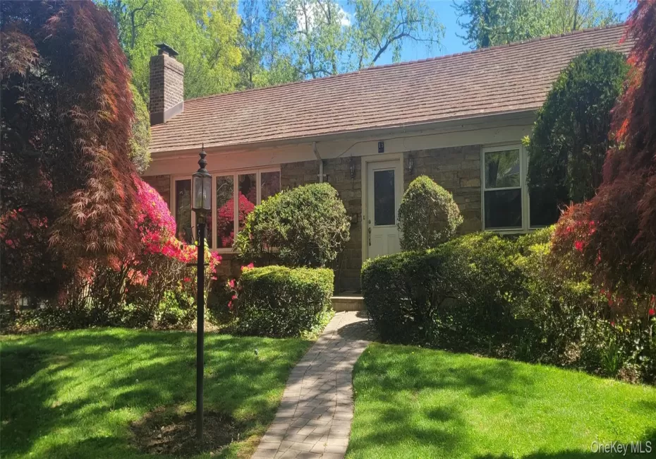 15 Somerset Drive, North Hempstead, NY, 4 Bedrooms Bedrooms, 11 Rooms Rooms,3 BathroomsBathrooms,Residential Lease,For Rent,Somerset,0,993831 15 Somerset Drive, North Hempstead, NY, 4 Bedrooms Bedrooms, 11 Rooms Rooms,3 BathroomsBathrooms,Residential Lease,For Rent,Somerset,0,993831
