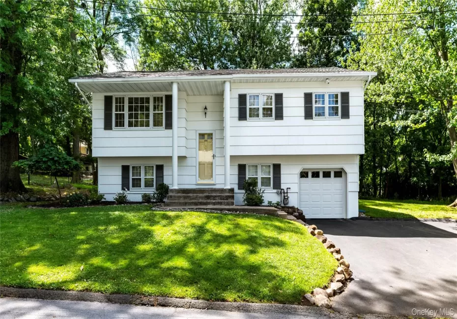 414 Maple Avenue, Clarkstown, NY, 4 Bedrooms Bedrooms, 8 Rooms Rooms,1 BathroomBathrooms,Residential,For Rent,Maple,0,1017021 414 Maple Avenue, Clarkstown, NY, 4 Bedrooms Bedrooms, 8 Rooms Rooms,1 BathroomBathrooms,Residential,For Rent,Maple,0,1017021