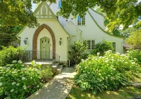 42 Knollwood Drive, New Rochelle, NY, 5 Bedrooms Bedrooms, 8 Rooms Rooms,4 BathroomsBathrooms,Residential,For Rent,Knollwood,0,1018462 42 Knollwood Drive, New Rochelle, NY, 5 Bedrooms Bedrooms, 8 Rooms Rooms,4 BathroomsBathrooms,Residential,For Rent,Knollwood,0,1018462