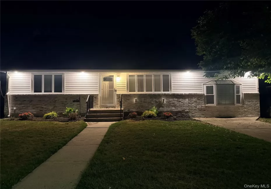 25 Lois Lane, Oyster Bay, NY, 4 Bedrooms Bedrooms, 8 Rooms Rooms,3 BathroomsBathrooms,Residential,For Rent,Lois,0,1023197 25 Lois Lane, Oyster Bay, NY, 4 Bedrooms Bedrooms, 8 Rooms Rooms,3 BathroomsBathrooms,Residential,For Rent,Lois,0,1023197