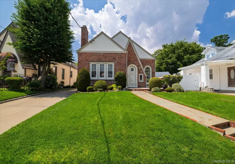 75 Wagg Avenue, Hempstead, NY, 3 Bedrooms Bedrooms, 6 Rooms Rooms,3 BathroomsBathrooms,Residential,For Rent,Wagg,0,1019923 75 Wagg Avenue, Hempstead, NY, 3 Bedrooms Bedrooms, 6 Rooms Rooms,3 BathroomsBathrooms,Residential,For Rent,Wagg,0,1019923