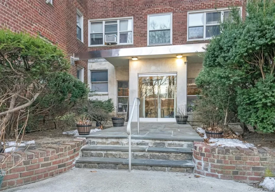 1234 Midland Ave, Yonkers, NY, 2 Bedrooms Bedrooms, 5 Rooms Rooms,1 BathroomBathrooms,Residential,For Rent,Midland Ave,0,1023263 1234 Midland Ave, Yonkers, NY, 2 Bedrooms Bedrooms, 5 Rooms Rooms,1 BathroomBathrooms,Residential,For Rent,Midland Ave,0,1023263
