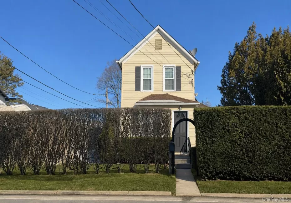 42 Whitney Avenue, Oyster Bay, NY, 3 Bedrooms Bedrooms, 7 Rooms Rooms,2 BathroomsBathrooms,Residential,For Rent,Whitney,0,1019290 42 Whitney Avenue, Oyster Bay, NY, 3 Bedrooms Bedrooms, 7 Rooms Rooms,2 BathroomsBathrooms,Residential,For Rent,Whitney,0,1019290