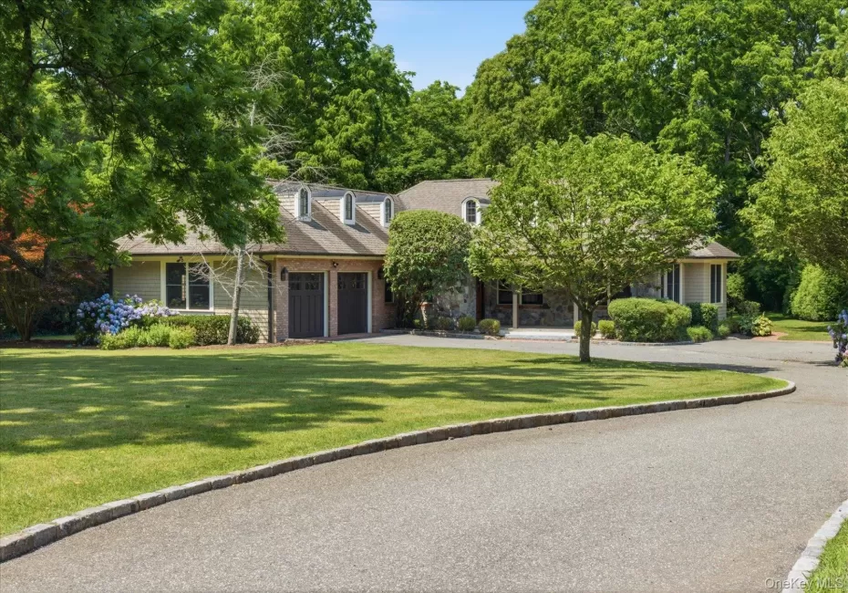 Timeless custom residence set on 1.2 acres Timeless custom residence set on 1.2 acres