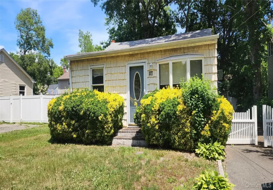 117 Alder Drive, Brookhaven, NY, 3 Bedrooms Bedrooms, 5 Rooms Rooms,1 BathroomBathrooms,Residential Lease,For Rent,Alder,0,1023711 117 Alder Drive, Brookhaven, NY, 3 Bedrooms Bedrooms, 5 Rooms Rooms,1 BathroomBathrooms,Residential Lease,For Rent,Alder,0,1023711