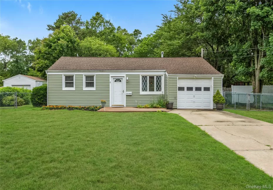1580 Gardiner Drive, Islip, NY, 2 Bedrooms Bedrooms, 4 Rooms Rooms,1 BathroomBathrooms,Residential,For Rent,Gardiner,0,1019062 1580 Gardiner Drive, Islip, NY, 2 Bedrooms Bedrooms, 4 Rooms Rooms,1 BathroomBathrooms,Residential,For Rent,Gardiner,0,1019062