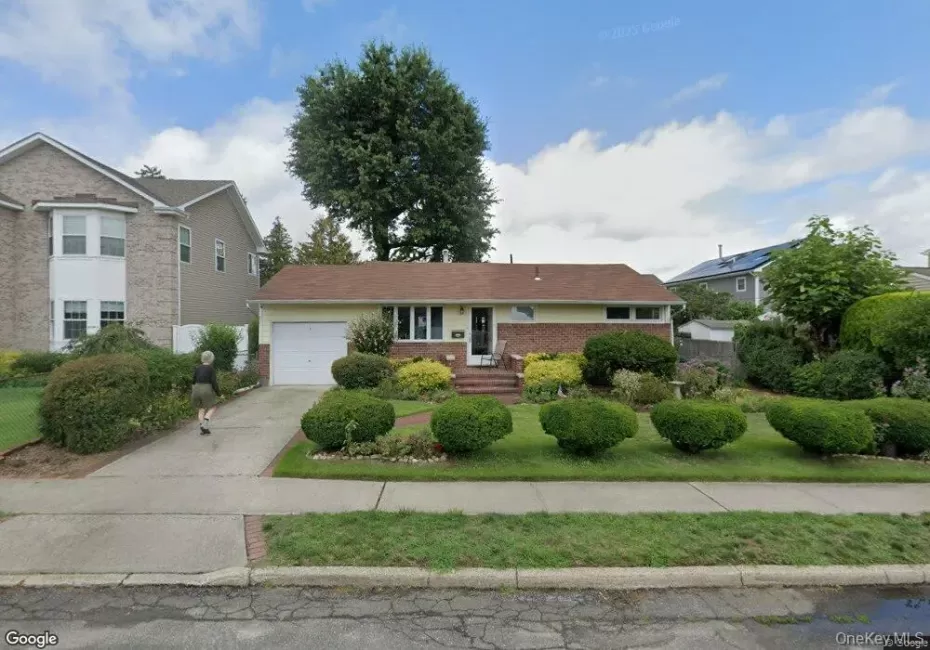 25 Surrey Lane, Oyster Bay, NY, 3 Bedrooms Bedrooms, 8 Rooms Rooms,1 BathroomBathrooms,Residential Lease,For Rent,Surrey,0,1020008 25 Surrey Lane, Oyster Bay, NY, 3 Bedrooms Bedrooms, 8 Rooms Rooms,1 BathroomBathrooms,Residential Lease,For Rent,Surrey,0,1020008