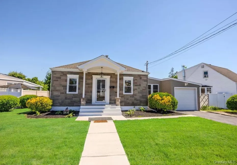 47 Walnut Avenue, Babylon, NY, 3 Bedrooms Bedrooms, 7 Rooms Rooms,2 BathroomsBathrooms,Residential,For Rent,Walnut,0,1007618 47 Walnut Avenue, Babylon, NY, 3 Bedrooms Bedrooms, 7 Rooms Rooms,2 BathroomsBathrooms,Residential,For Rent,Walnut,0,1007618