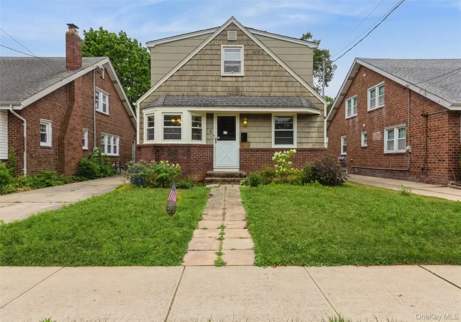 5 Cambridge Street, Hempstead, NY, 4 Bedrooms Bedrooms, 7 Rooms Rooms,2 BathroomsBathrooms,Residential,For Rent,Cambridge,0,1019634 5 Cambridge Street, Hempstead, NY, 4 Bedrooms Bedrooms, 7 Rooms Rooms,2 BathroomsBathrooms,Residential,For Rent,Cambridge,0,1019634