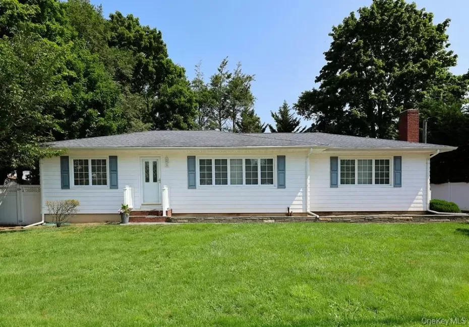 305 Nielson Street, Huntington, NY, 3 Bedrooms Bedrooms, 8 Rooms Rooms,1 BathroomBathrooms,Residential,For Rent,Nielson,0,1020029 305 Nielson Street, Huntington, NY, 3 Bedrooms Bedrooms, 8 Rooms Rooms,1 BathroomBathrooms,Residential,For Rent,Nielson,0,1020029