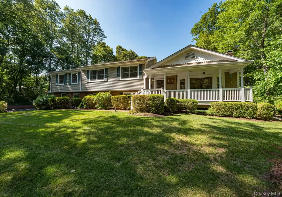 68 Bankside Drive, Huntington, NY, 5 Bedrooms Bedrooms, 10 Rooms Rooms,3 BathroomsBathrooms,Residential,For Rent,Bankside,0,1020691 68 Bankside Drive, Huntington, NY, 5 Bedrooms Bedrooms, 10 Rooms Rooms,3 BathroomsBathrooms,Residential,For Rent,Bankside,0,1020691