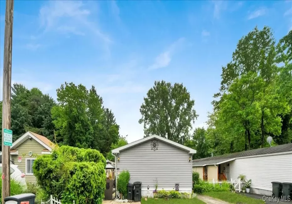 6 Hopf, Clarkstown, NY, 4 Bedrooms Bedrooms, 7 Rooms Rooms,2 BathroomsBathrooms,Residential,For Rent,Hopf,0,1021628 6 Hopf, Clarkstown, NY, 4 Bedrooms Bedrooms, 7 Rooms Rooms,2 BathroomsBathrooms,Residential,For Rent,Hopf,0,1021628