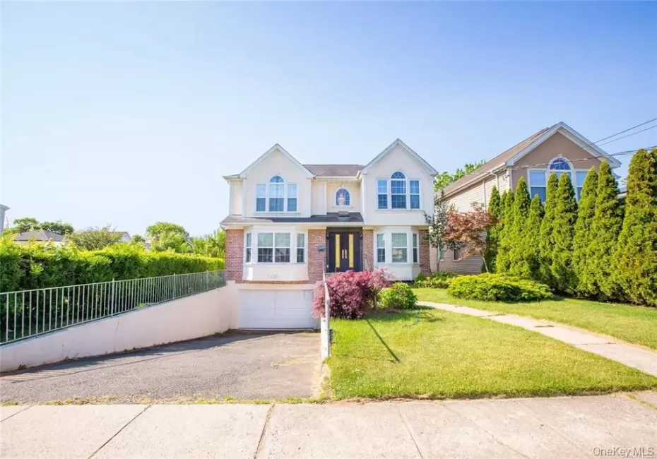 66 Maple Street, North Hempstead, NY, 4 Bedrooms Bedrooms, 10 Rooms Rooms,3 BathroomsBathrooms,Residential,For Rent,Maple,0,1022632 66 Maple Street, North Hempstead, NY, 4 Bedrooms Bedrooms, 10 Rooms Rooms,3 BathroomsBathrooms,Residential,For Rent,Maple,0,1022632