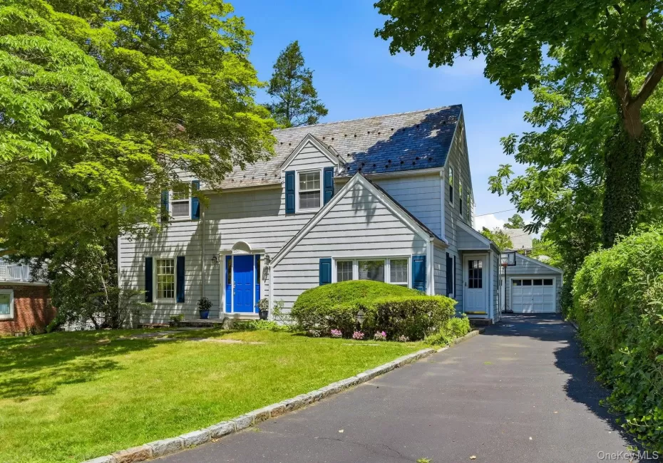 17 Monfort Road, North Hempstead, NY, 3 Bedrooms Bedrooms, 11 Rooms Rooms,2 BathroomsBathrooms,Residential,For Rent,Monfort,0,1020503 17 Monfort Road, North Hempstead, NY, 3 Bedrooms Bedrooms, 11 Rooms Rooms,2 BathroomsBathrooms,Residential,For Rent,Monfort,0,1020503