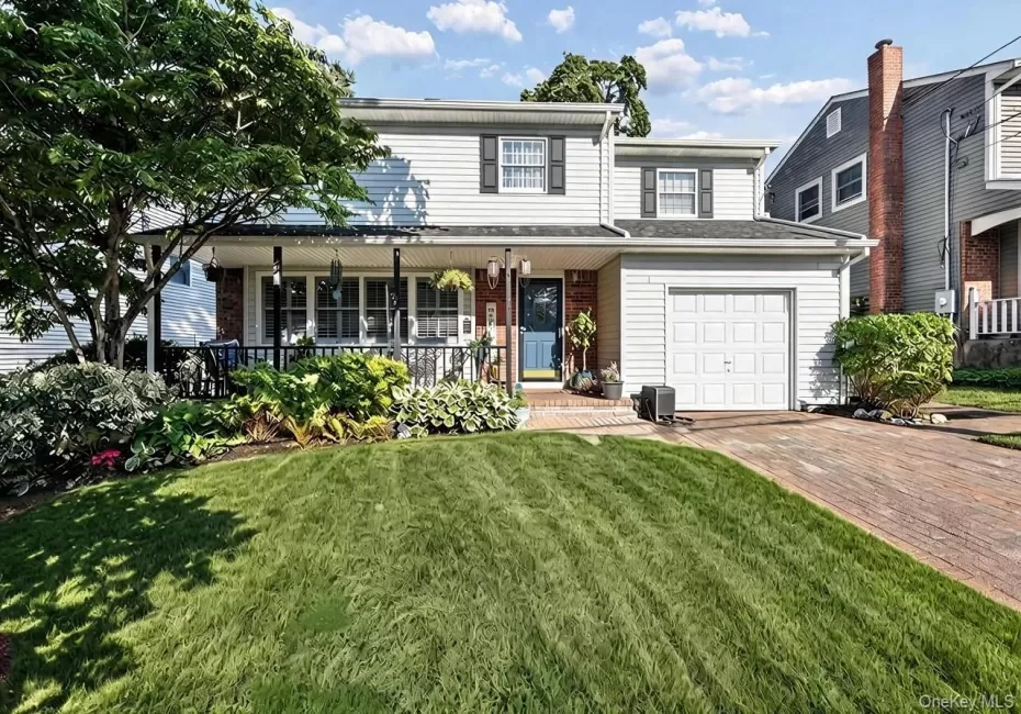 3 Stimson Place, Huntington, NY, 4 Bedrooms Bedrooms, 8 Rooms Rooms,2 BathroomsBathrooms,Residential,For Rent,Stimson,0,1020552 3 Stimson Place, Huntington, NY, 4 Bedrooms Bedrooms, 8 Rooms Rooms,2 BathroomsBathrooms,Residential,For Rent,Stimson,0,1020552