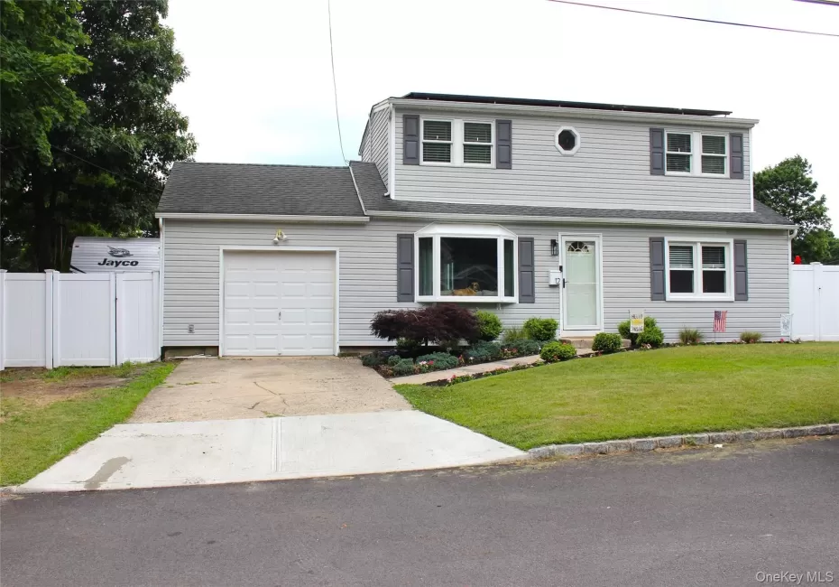 12 Carol Drive, Brookhaven, NY, 4 Bedrooms Bedrooms, 7 Rooms Rooms,1 BathroomBathrooms,Residential,For Rent,Carol,0,1023568 12 Carol Drive, Brookhaven, NY, 4 Bedrooms Bedrooms, 7 Rooms Rooms,1 BathroomBathrooms,Residential,For Rent,Carol,0,1023568