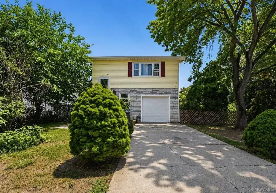 218 Montana Avenue, Islip, NY, 6 Bedrooms Bedrooms, 9 Rooms Rooms,3 BathroomsBathrooms,Residential,For Rent,Montana,0,1023167 218 Montana Avenue, Islip, NY, 6 Bedrooms Bedrooms, 9 Rooms Rooms,3 BathroomsBathrooms,Residential,For Rent,Montana,0,1023167