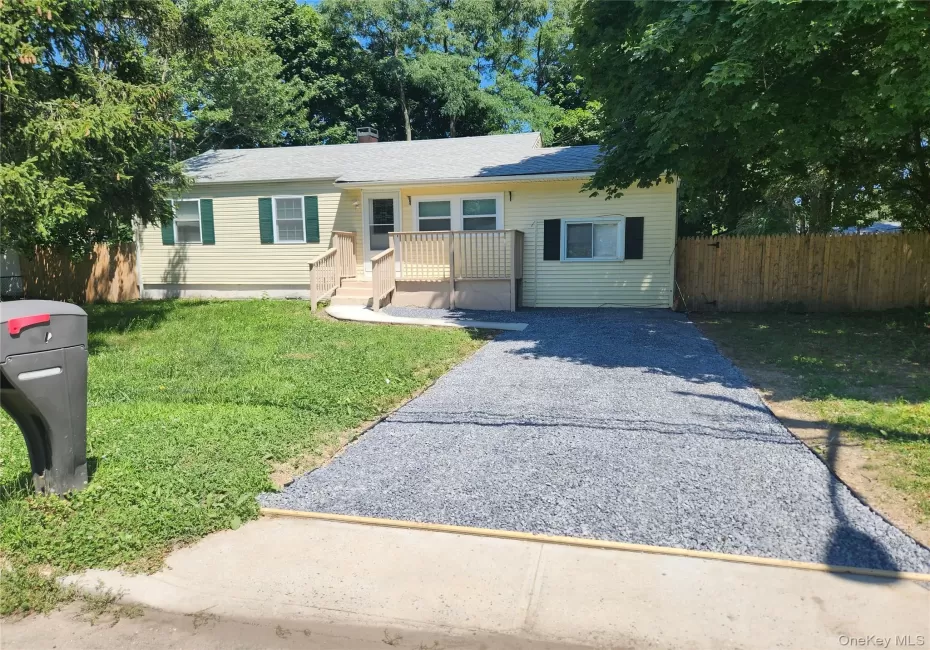 47 Pace Avenue, Brookhaven, NY, 4 Bedrooms Bedrooms, 6 Rooms Rooms,1 BathroomBathrooms,Residential,For Rent,Pace,0,1023865 47 Pace Avenue, Brookhaven, NY, 4 Bedrooms Bedrooms, 6 Rooms Rooms,1 BathroomBathrooms,Residential,For Rent,Pace,0,1023865