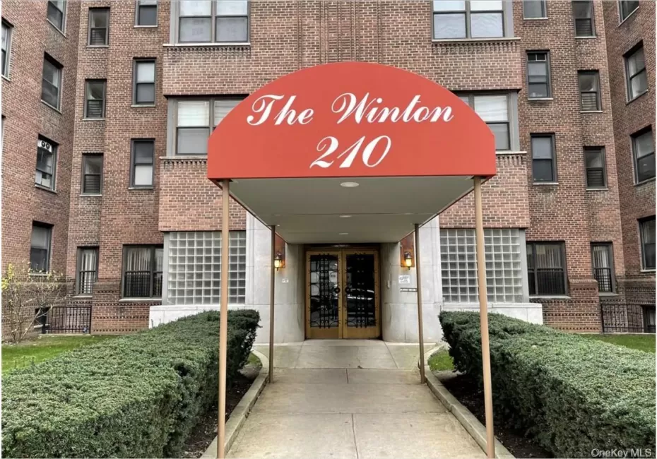 210 Martine Avenue, White Plains, NY, 2 Rooms Rooms,1 BathroomBathrooms,Residential Lease,For Rent,Martine,0,1022810 210 Martine Avenue, White Plains, NY, 2 Rooms Rooms,1 BathroomBathrooms,Residential Lease,For Rent,Martine,0,1022810