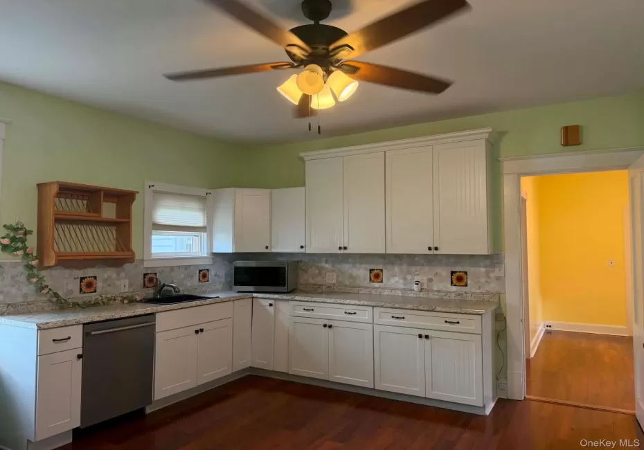 12 Parry Avenue, Highlands, NY, 1 Bedroom Bedrooms, 6 Rooms Rooms,1 BathroomBathrooms,Residential Lease,For Rent,Parry,0,1022722 12 Parry Avenue, Highlands, NY, 1 Bedroom Bedrooms, 6 Rooms Rooms,1 BathroomBathrooms,Residential Lease,For Rent,Parry,0,1022722
