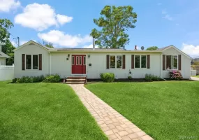76 Alton Road, Babylon, NY, 3 Bedrooms Bedrooms, 6 Rooms Rooms,1 BathroomBathrooms,Residential,For Rent,Alton,0,1022875 76 Alton Road, Babylon, NY, 3 Bedrooms Bedrooms, 6 Rooms Rooms,1 BathroomBathrooms,Residential,For Rent,Alton,0,1022875