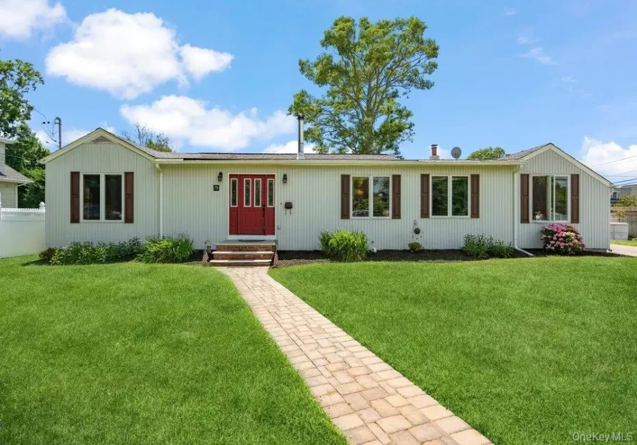 76 Alton Road, Babylon, NY, 3 Bedrooms Bedrooms, 6 Rooms Rooms,1 BathroomBathrooms,Residential,For Rent,Alton,0,1022875 76 Alton Road, Babylon, NY, 3 Bedrooms Bedrooms, 6 Rooms Rooms,1 BathroomBathrooms,Residential,For Rent,Alton,0,1022875