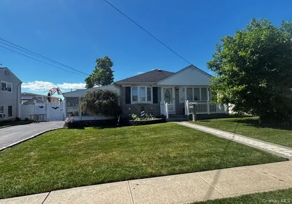 45 Clearwater Road, Babylon, NY, 3 Bedrooms Bedrooms, 8 Rooms Rooms,1 BathroomBathrooms,Residential,For Rent,Clearwater,0,1017755 45 Clearwater Road, Babylon, NY, 3 Bedrooms Bedrooms, 8 Rooms Rooms,1 BathroomBathrooms,Residential,For Rent,Clearwater,0,1017755
